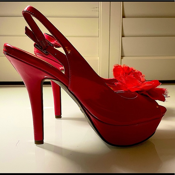 Size 8 1/2, Hot Pink, Guess Stilettos - Picture 2 of 7